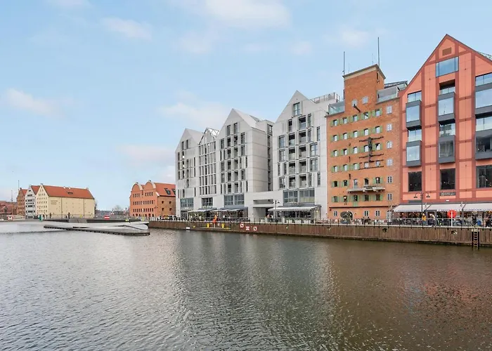 Granaria Premium Riverside & Parking By Downtown 4*