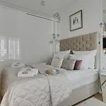 Granaria Premium Riverside & Parking By Downtown 4*