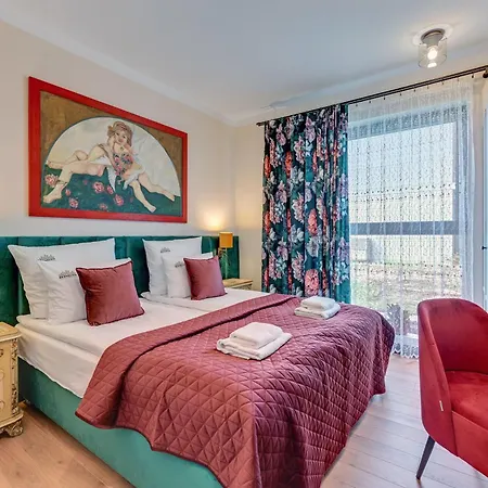 Granaria Premium Riverside & Parking By Downtown Apartahotel