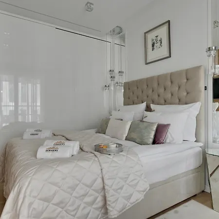 Granaria Premium Riverside & Parking By Downtown 4*