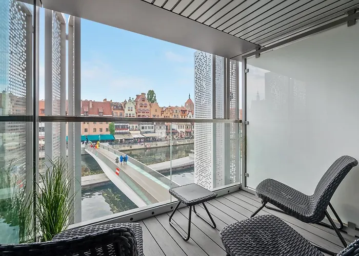 Granaria Premium Riverside & Parking By Downtown Aparthotel