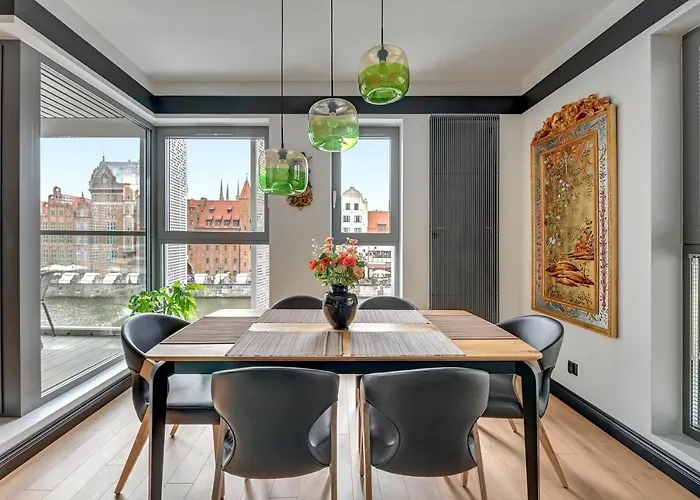 Aparthotel Granaria Premium Riverside & Parking By Downtown 4*