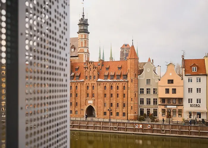 Granaria Premium Riverside & Parking By Downtown Aparthotel 4*